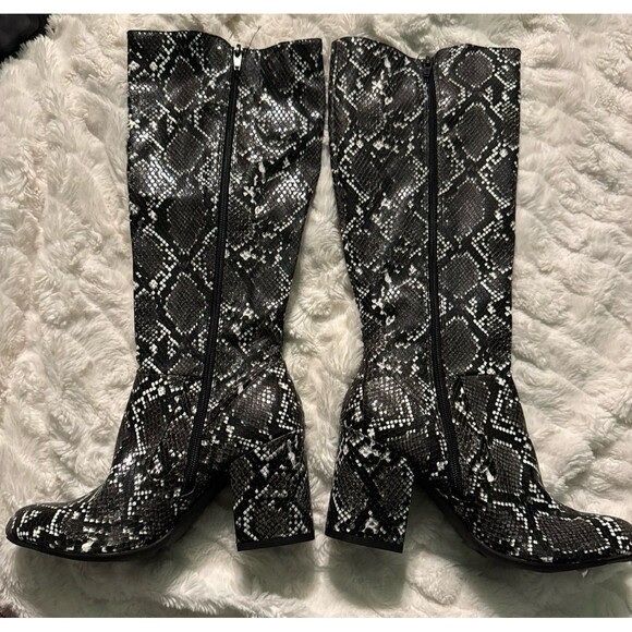 Journee Collection Tavia Boots 6 NWOT Knee High - Picture 5 of 7